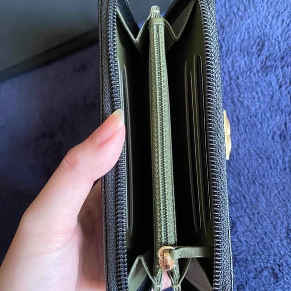 SOLD ✨ Chanel Zipped Wallet - Picture 3 of 6